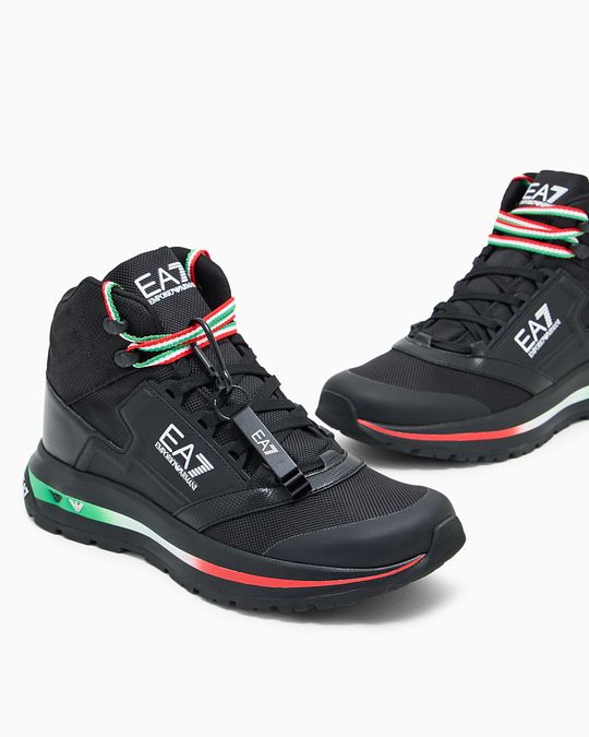 © Ufficio stampa  | EA7 Emporio Armani ha presentato la collezione ispirata alle divise ufficiali dell'Italia Team per Milano Cortina 2026