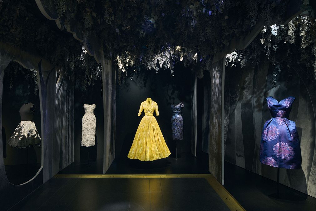 © Ufficio stampa  | “La Collection Dior d’Azzedine Alaïa”, gli abiti in mostra a La Galerie Dior di Parigi (credit: Adrien Dirand)