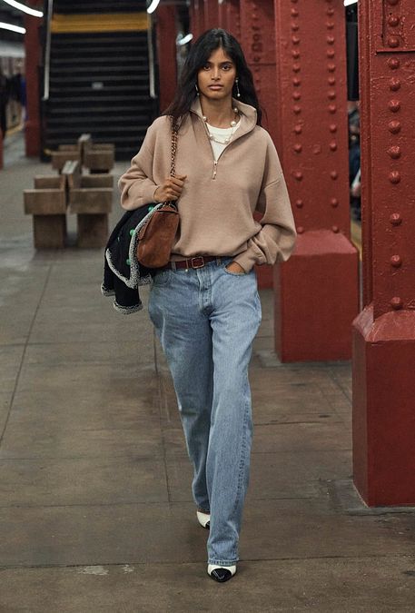 © Ufficio stampa  | Bhavitha Mandava prima modella indiana ad aprire una sfilata di Chanel, quella dedicata alla collezione Métiers d'art 2026 (copyright: Chanel)