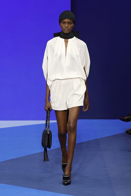 © Catwalk Pictures  | Cloud Dancer, il colore dell'anno lanciato dalle sfilate: Chanel primavera estate 2026