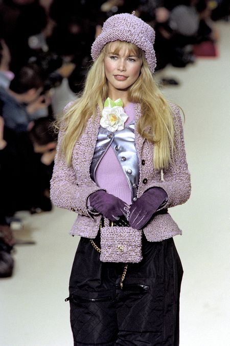 © IPA  | Claudia Schiffer, Eva Herzigova, Naomi Campbell, Carla Bruni e Kate Moss in passerella a Parigi nel 1994 per le collezioni prêt-à-porter di Chanel