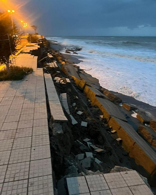 © Ansa  | Il maltempo ha danneggiato la rete ferroviaria sulla costa Ionica della Sicilia, nella zona di Scaletta Zanclea, nel Messinese