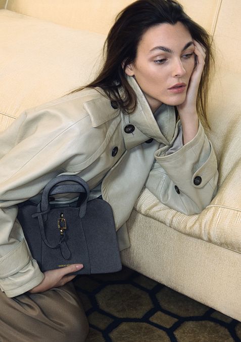 © Ufficio stampa  | Giorgio Armani, la nuova campagna primavera estate 2026 (credit: Oliver Pearch). Nella foto, Vittoria Ceretti