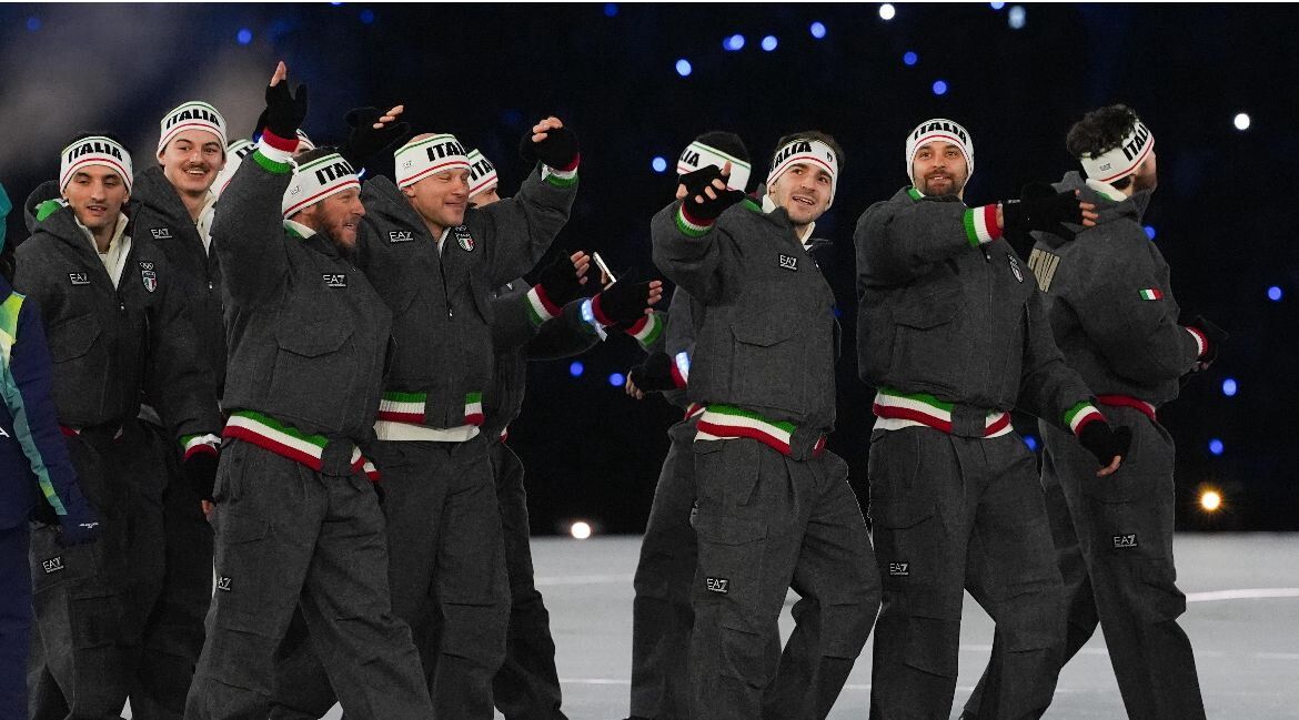 © IPA  | Olimpiadi Milano Cortina 2026, la sfilata tributo a Giorgio Armani durante la cerimonia di apertura dei Giochi nello stadio di San Siro