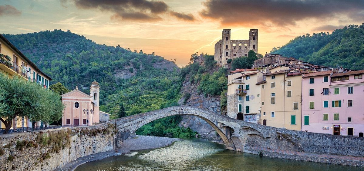© Istockphoto  | Castello di Dolceacqua (Imperia)