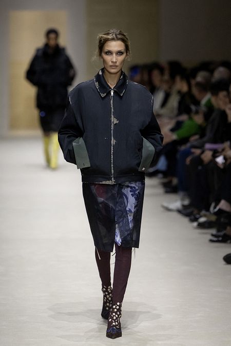 © Afp  | Prada, collezione donna autunno inverno 2026-2027. Nella foto, la top Bella Hadid