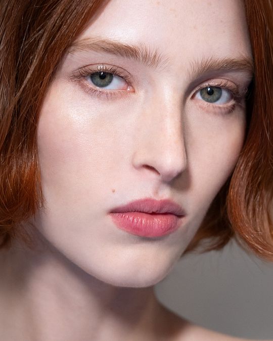 © Ufficio stampa  | I make up look della sfilata Giorgio Armani donna autunno inverno 2026-2027 (credit: Armani Beauty)
