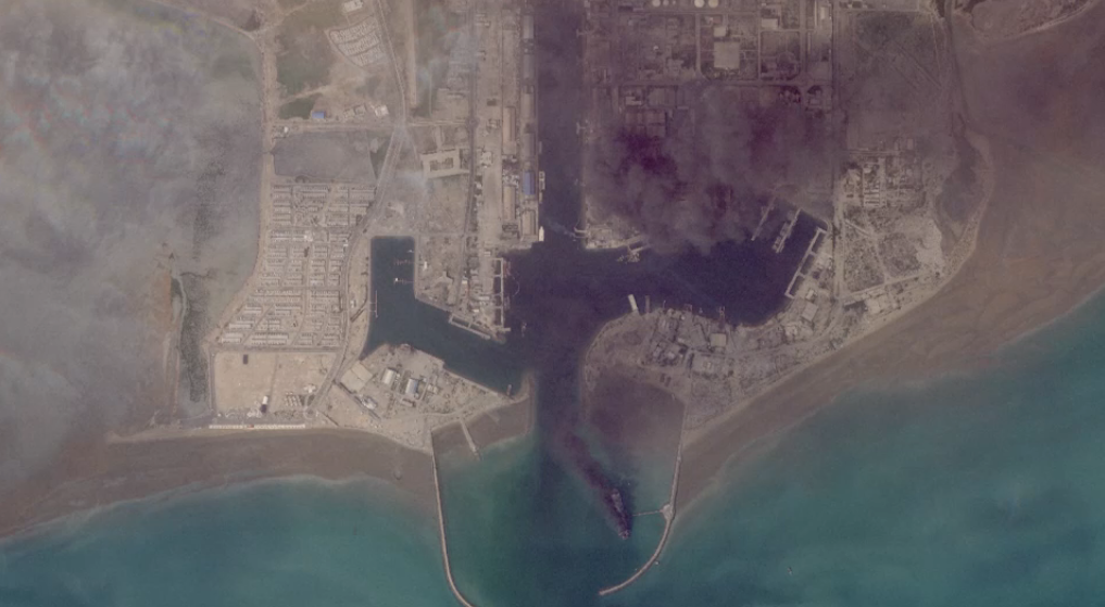 © Vantor  |  La raffineria di petrolio di Ras Tanura, in Arabia Saudita, colpita da droni iraniani