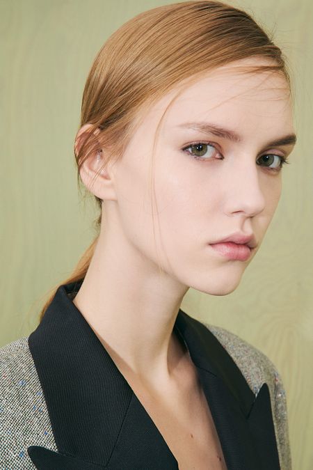 © Ufficio stampa  | Make up, i trend dalle sfilate: lo stile "parisian girl" creato da Peter Philips per la collezione donna prêt-à-porter Dior autunno inverno 2026-2027 (courtesy of Dior Beauty)