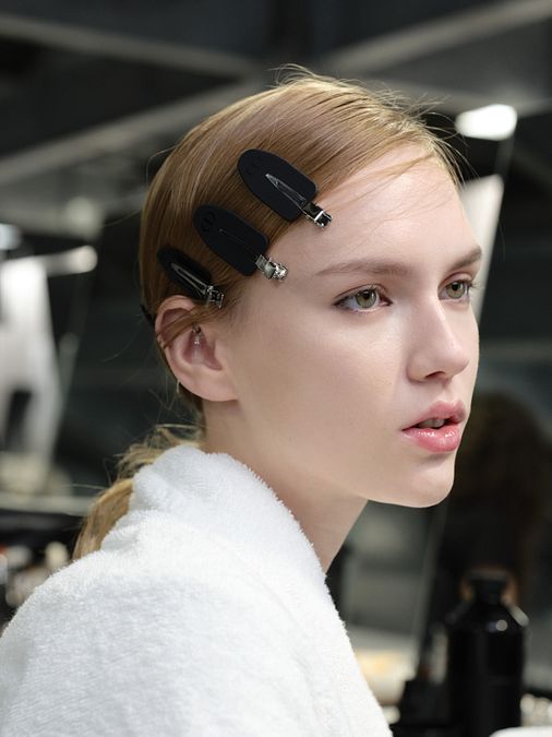 © Ufficio stampa  | Make up, i trend dalle sfilate: lo stile "parisian girl" creato da Peter Philips per la collezione donna prêt-à-porter Dior autunno inverno 2026-2027 (courtesy of Dior Beauty)