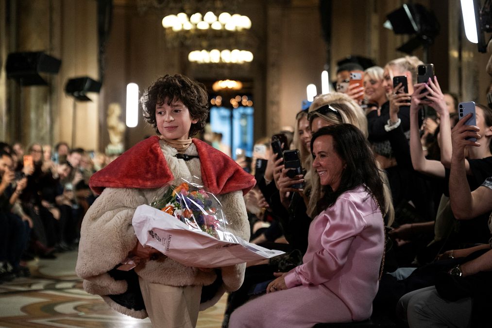 © Afp  | La prima sfilata di Max Alexander, dieci anni, lo stilista più giovane nella storia della Fashion Week di Parigi