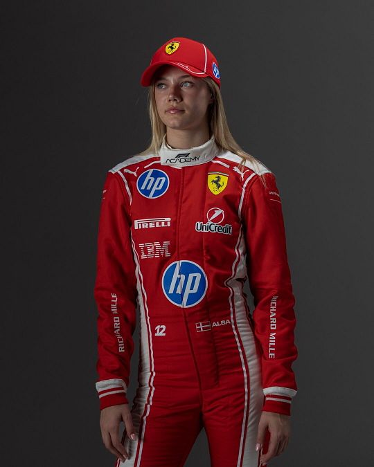 © Ufficio Stampa  |  Alba Larsen - Pilota Ferrari