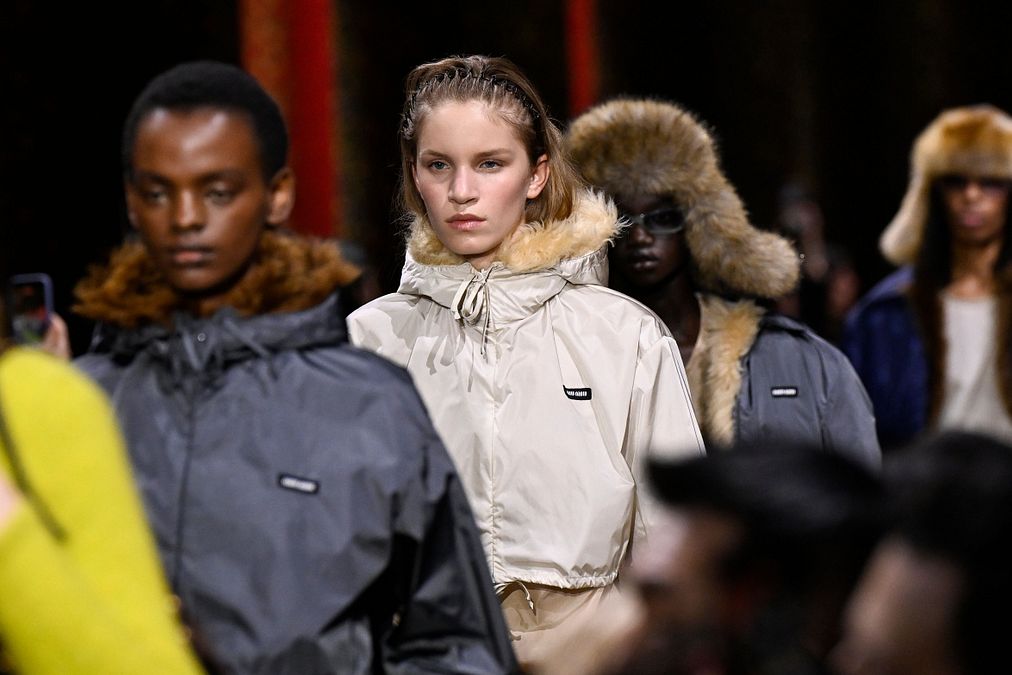 © Afp  | Capelli, il ritorno del cerchietto alla sfilata a Parigi di Miu Miu collezione autunno inverno 2026-2027