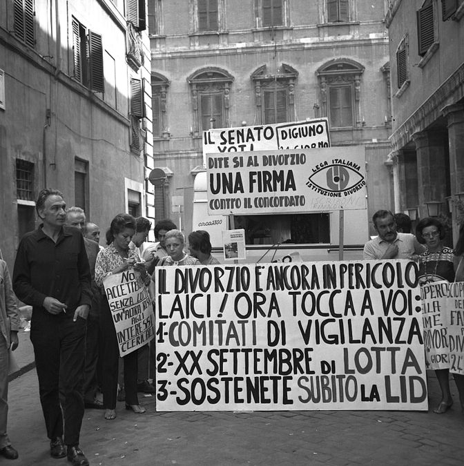 © Ansa  | Dimostrazioni pro-divorzio. Roma, 2 settembre 1970
