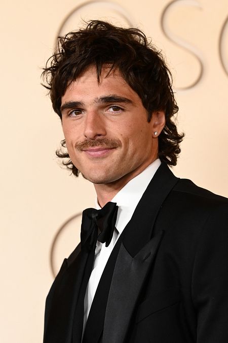 © IPA  | Baffi, come li portano le star: Jacob Elordi 