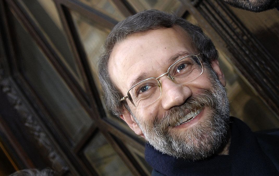 © Afp  | Il presidente della magistratura iraniana Sadegh Larijani, a sinistra, con l'allora presidente iraniano Hassan Rouhani, il presidente del Parlamento Ali Larijani e Hassan Khomeini, nipote di Ruhollah Khomeini, durante una cerimonia nel 2018