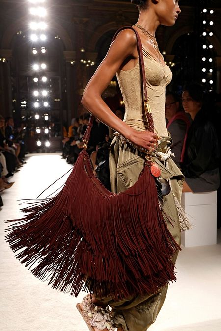 © Catwalk Pictures  | Borse con frange primavera 2026, le ispirazioni dalle sfilate: Balmain