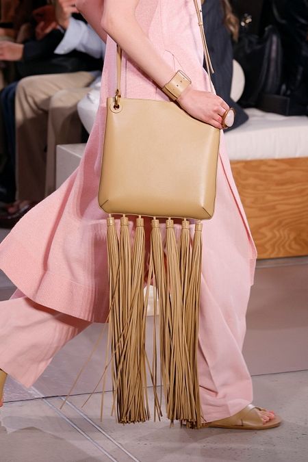 © Catwalk Pictures  | Borse con frange primavera 2026, le ispirazioni dalle sfilate: Balmain