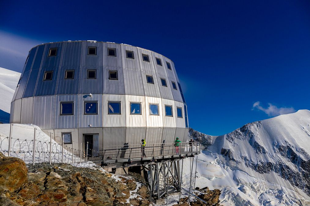 © Ufficio stampa  | Bivacco Gervasutti, Courmayeur, Valle D’Aosta  Foto: ufficio stampa Valle d'Aosta Lovevda 