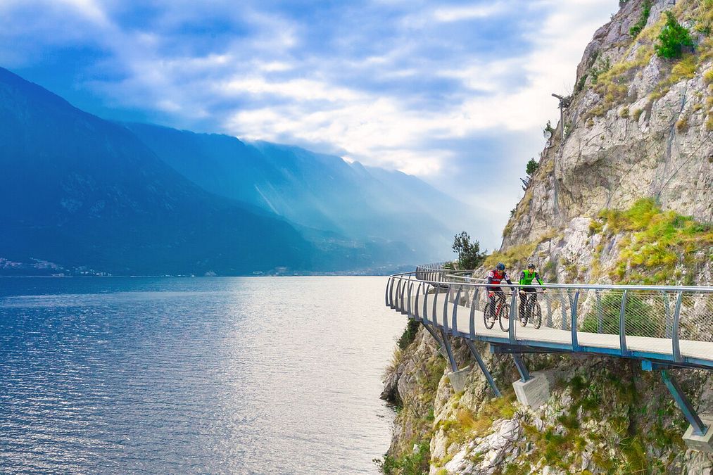 © Istockphoto  | Ciclabile del Garda