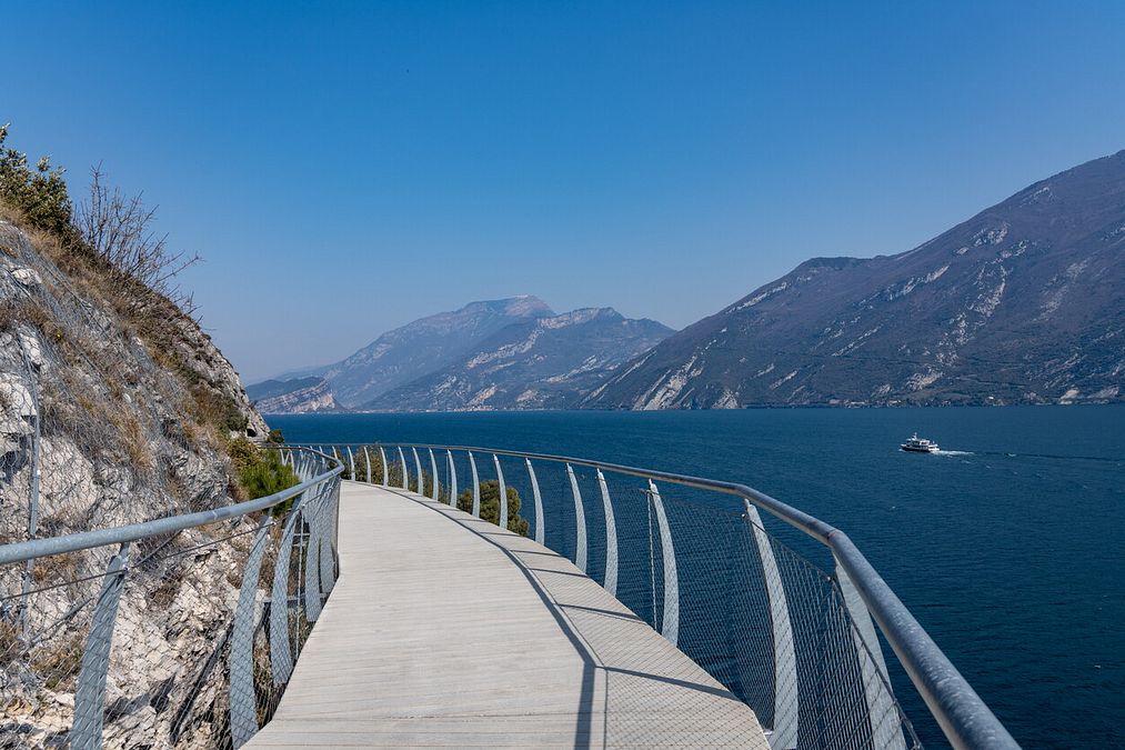 © Istockphoto  | Ciclabile del Garda