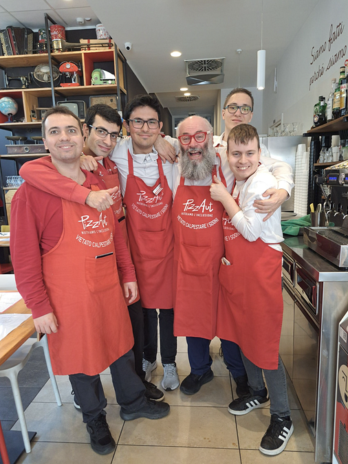 © Facebook  |  Simone, ex dipendente PizzAut, neo laureato in Economia e Commercio 