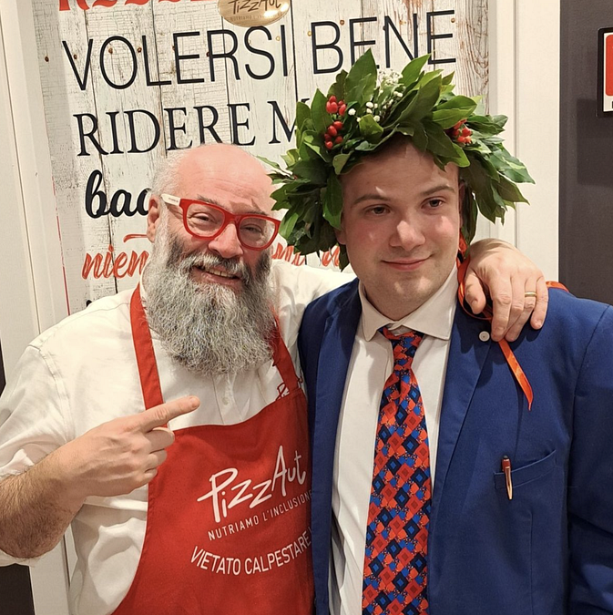 © Facebook  |  Simone, ex dipendente PizzAut, neo laureato in Economia e Commercio 