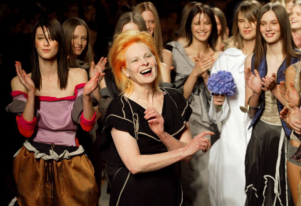 © IPA  | Vivienne Westwood, scomparsa nel dicembre 2022. Una stilista che vestiva come la sua moda: in prima linea, combattiva, senza limiti