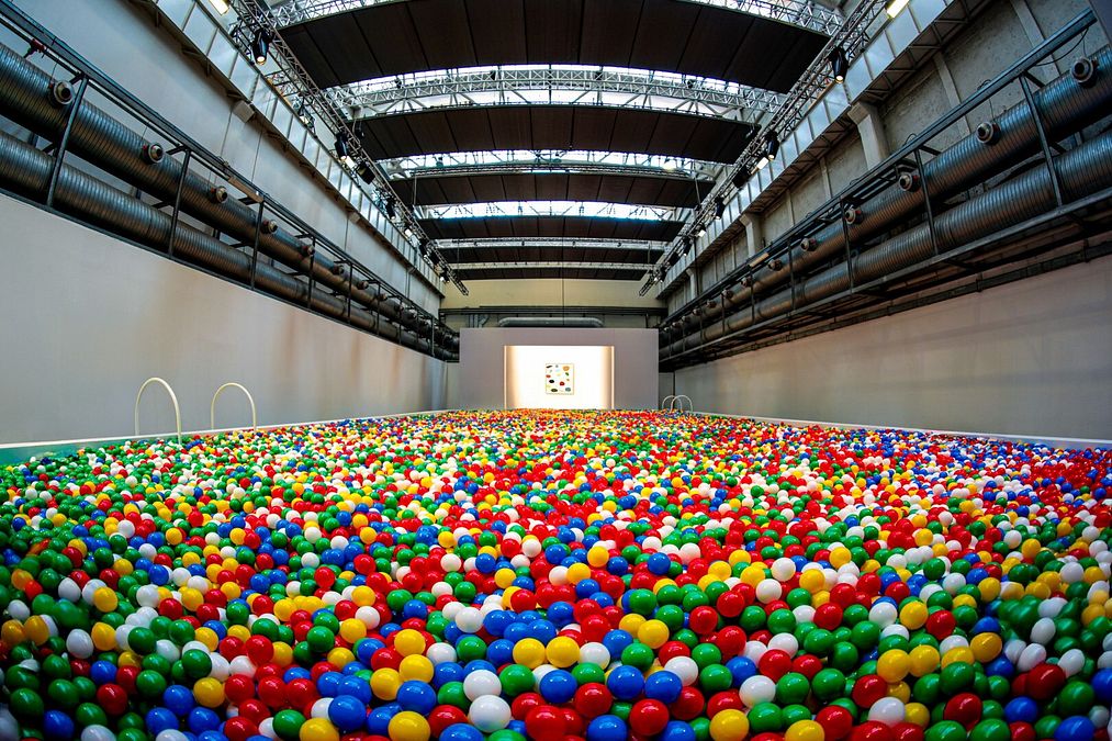 © Ufficio stampa  | "Gucci Memoria": ai chiostri di San Simpliciano una mostra curata dal direttore creativo Demna. Le installazioni ripercorrono i 105 anni di storia della maison fiorentina 