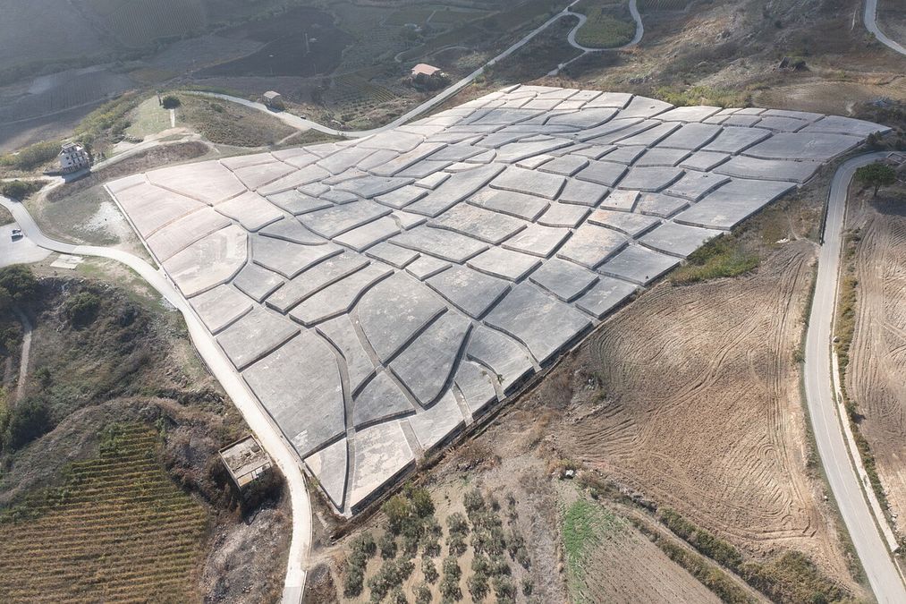 © Istockphoto  | 1 Cretto di Burri, Sicilia, Italia