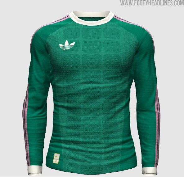 © Footy Headlines  | La prima maglia dovrebbe ispirarsi alla divisa del 1976/77, stagione del primo trionfo europeo del club con la conquista della Coppa Uefa. Look tradizionale, con classiche strisce bianche e nere, e un colletto in stile retrò. L'oro è utilizzato per i loghi e le finiture 