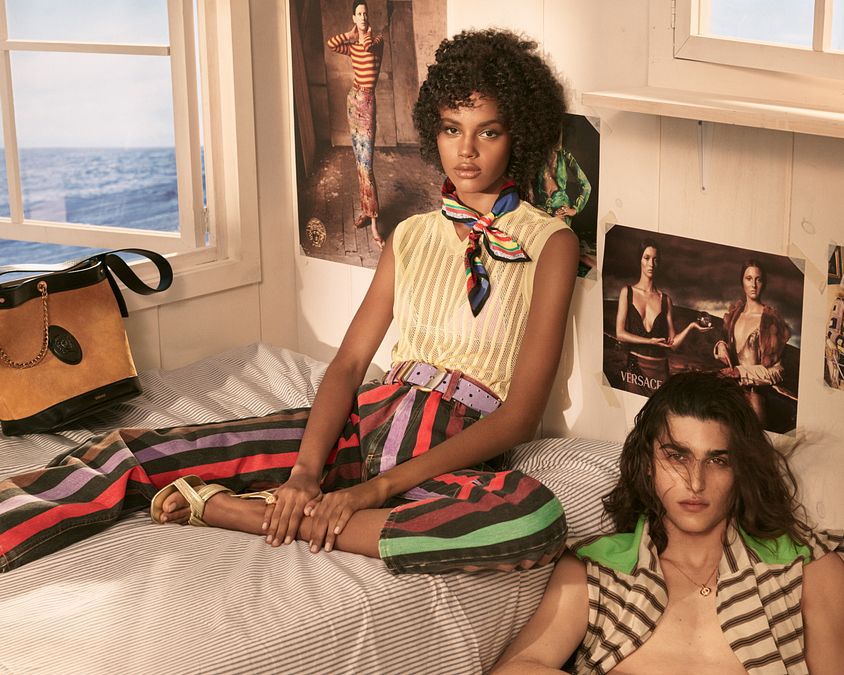 © Ufficio stampa  | Versace, gli scatti della nuova campagna La Vacanza 2026, Versace Obsessed (photography: Steven Meisel / Art + Commerce)