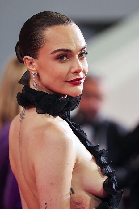 © IPA  | Addio reggiseno, a Cannes 79 tra le star è tendenza “braless”: Cara Delevingne