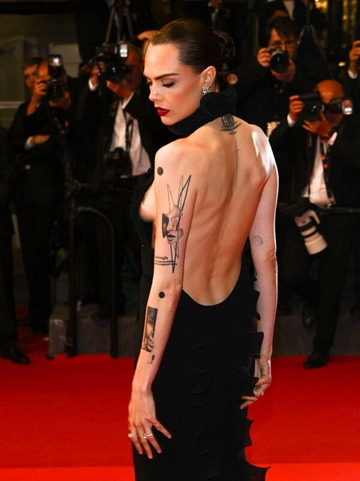 © IPA  | Addio reggiseno, a Cannes 79 tra le star è tendenza “braless”: Cara Delevingne