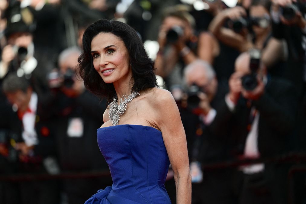 © IPA  | Subito virale il nuovo taglio di capelli sfoggiato da Demi Moore a Cannes