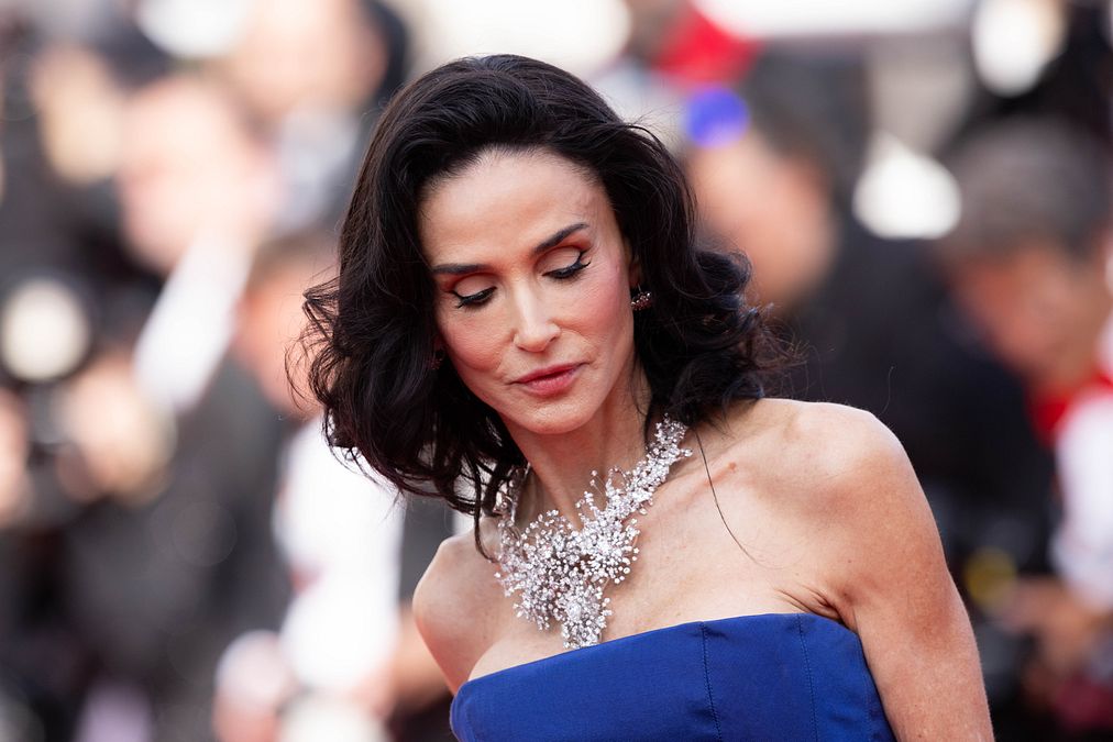 © IPA  | Subito virale il nuovo taglio di capelli sfoggiato da Demi Moore a Cannes