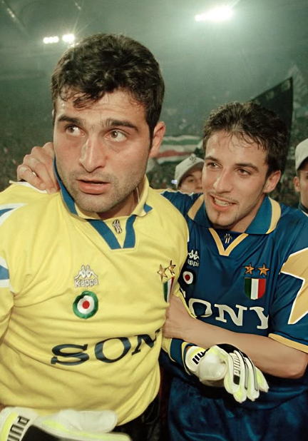 &copy; instagram @alessandrodelpiero 