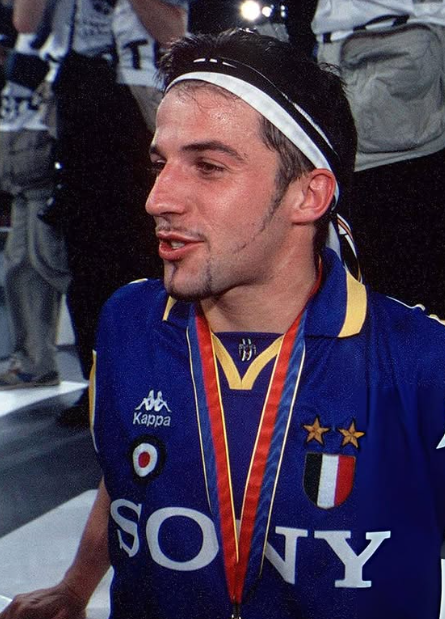 &copy; instagram @alessandrodelpiero 