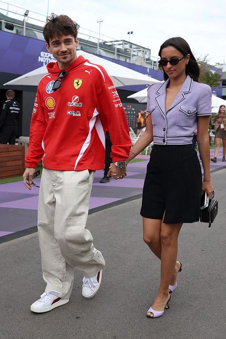 © Afp  | Alexandra e Charles Leclerc al loro arrivo al Gran Premio d'Australia