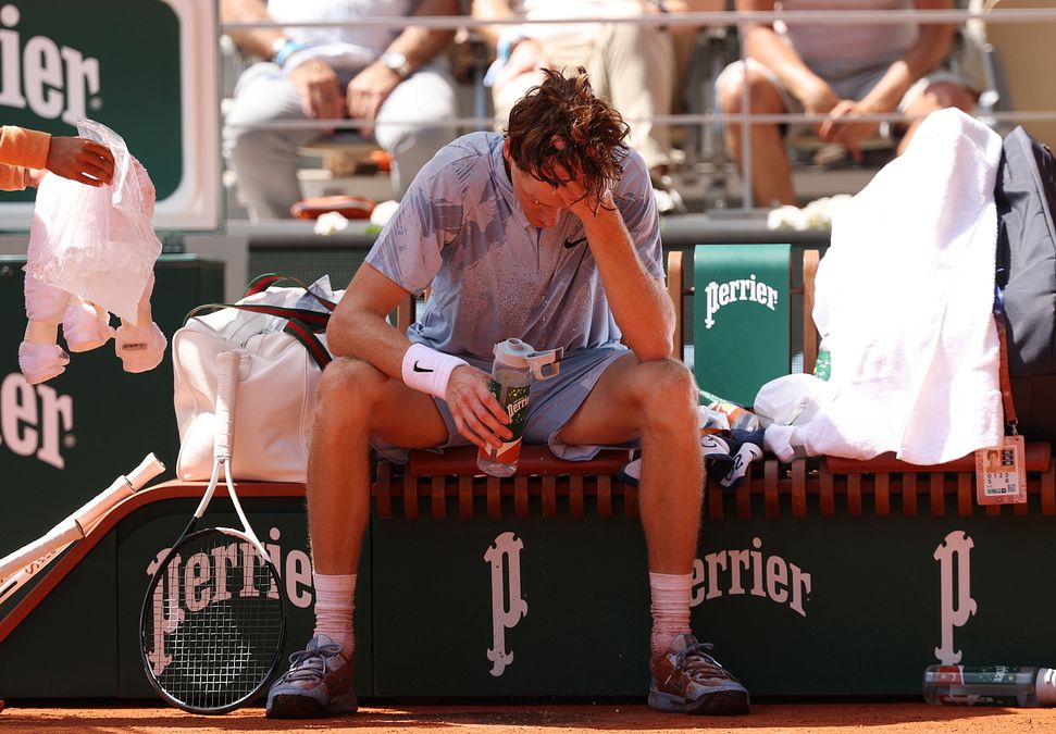 © Getty Images  | 2022, Internazionali d'Italia - Un problema all'anca lo mette fuori gioco contro Tsitsipas ai quarti 