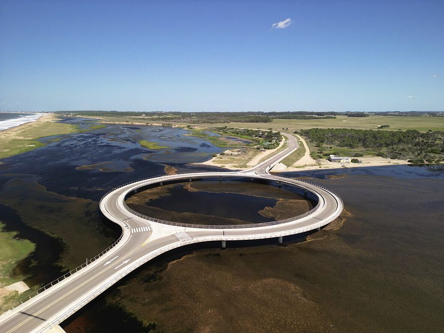 © Istockphoto  |  Laguna Garzón Bridge, Punta del Este, Uruguay 