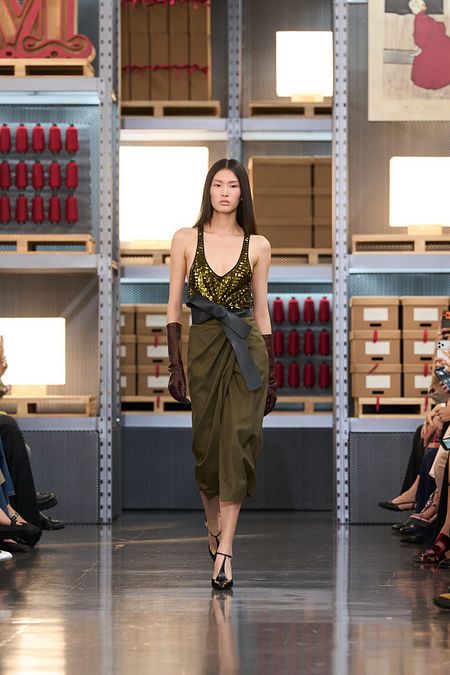 © Ufficio stampa  | Max Mara Resort 2027, i best look della sfilata a Shanghai (credit: Jason Schimdt)