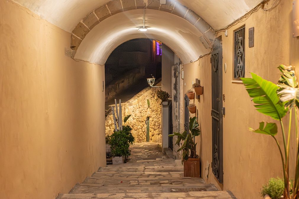 © Tgcom24  |  Vicoli di Otranto