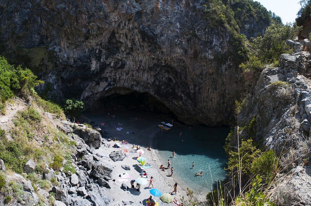 © Istockphoto  | Spiaggia delle Due Sorelle, Sirolo, Ancona 