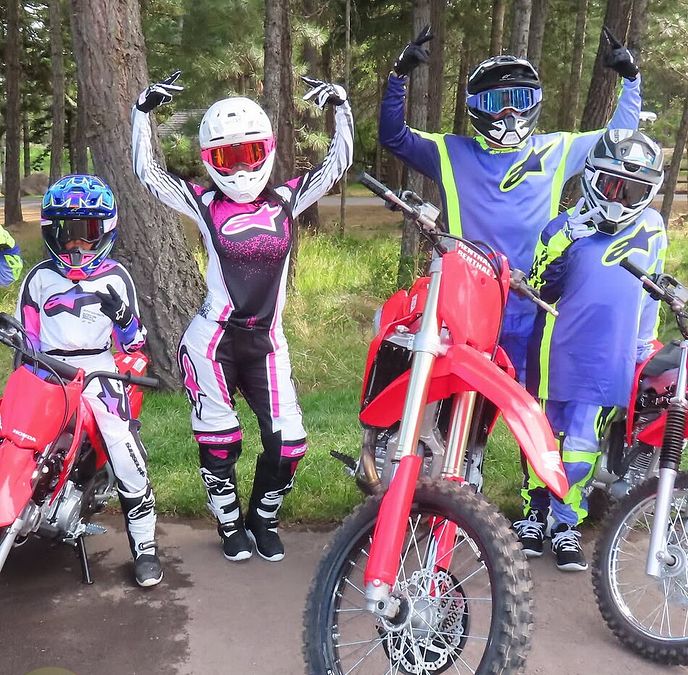 © Instagram  | Kim Kardashian e Lewis Hamilton con i figli