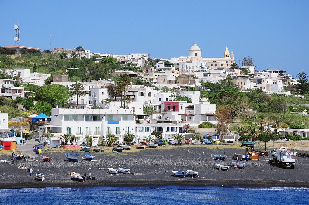 © Istockphoto  |  Oia (Santorini, Grecia)  