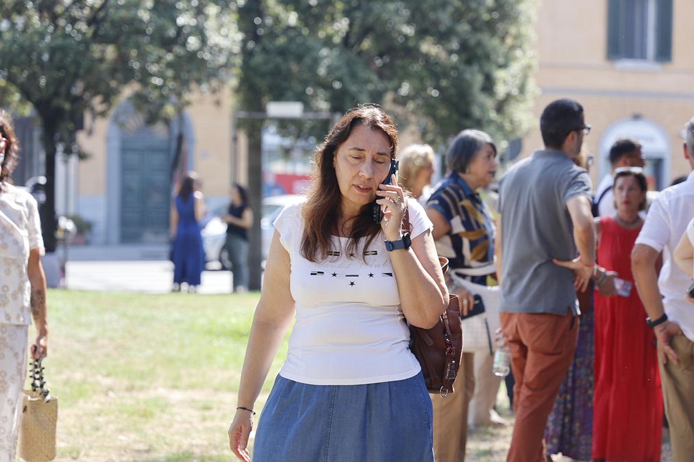 © Ansa  |  Gente in strada a Pisa dopo il terremoto