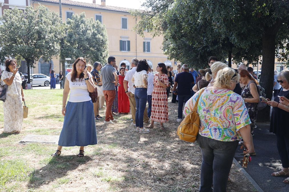 © Ansa  |  Gente in strada a Pisa dopo il terremoto