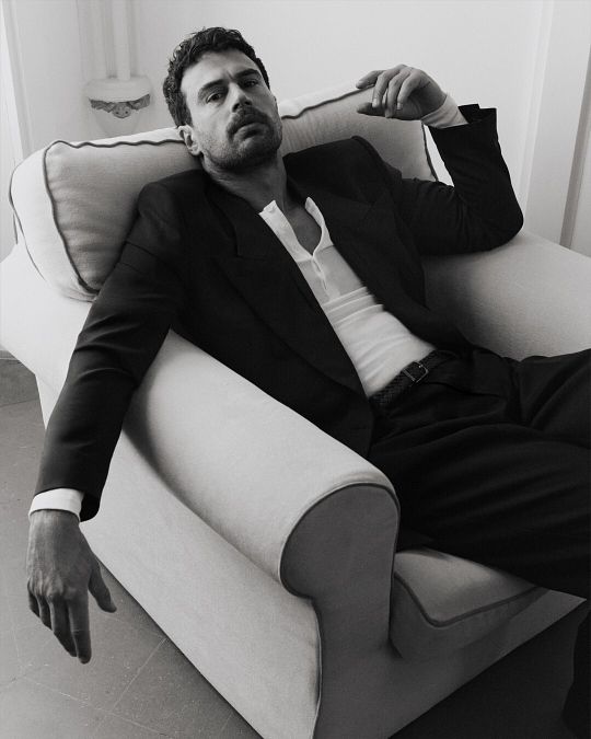 © Ufficio stampa  | Theo James è il volto di Dolce&Gabbana Light Blue Pour Homme Eau de Parfum (ph. Alvaro Cortes)