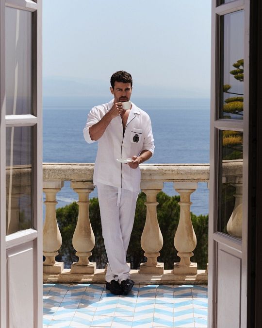 © Ufficio stampa  | Theo James è il volto di Dolce&Gabbana Light Blue Pour Homme Eau de Parfum (ph. Alvaro Cortes)